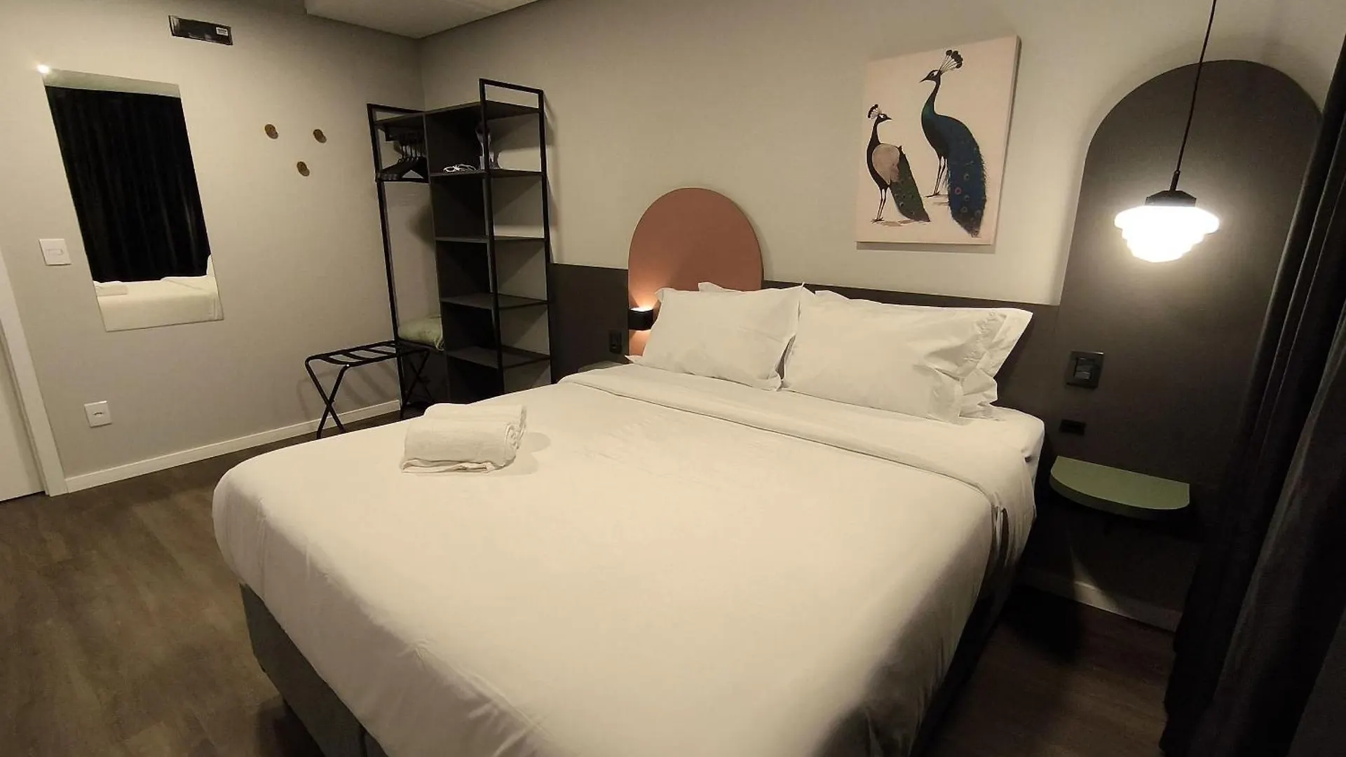 公寓 Xtay Cais Rooftop - Estudios Completos Com Wifi E Academia, No Centro Historico De 阿雷格里港