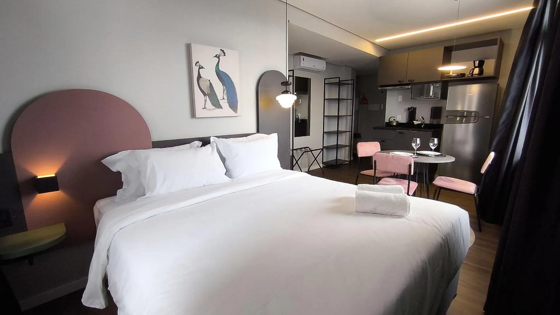 公寓 Xtay Cais Rooftop - Estudios Completos Com Wifi E Academia, No Centro Historico De 阿雷格里港