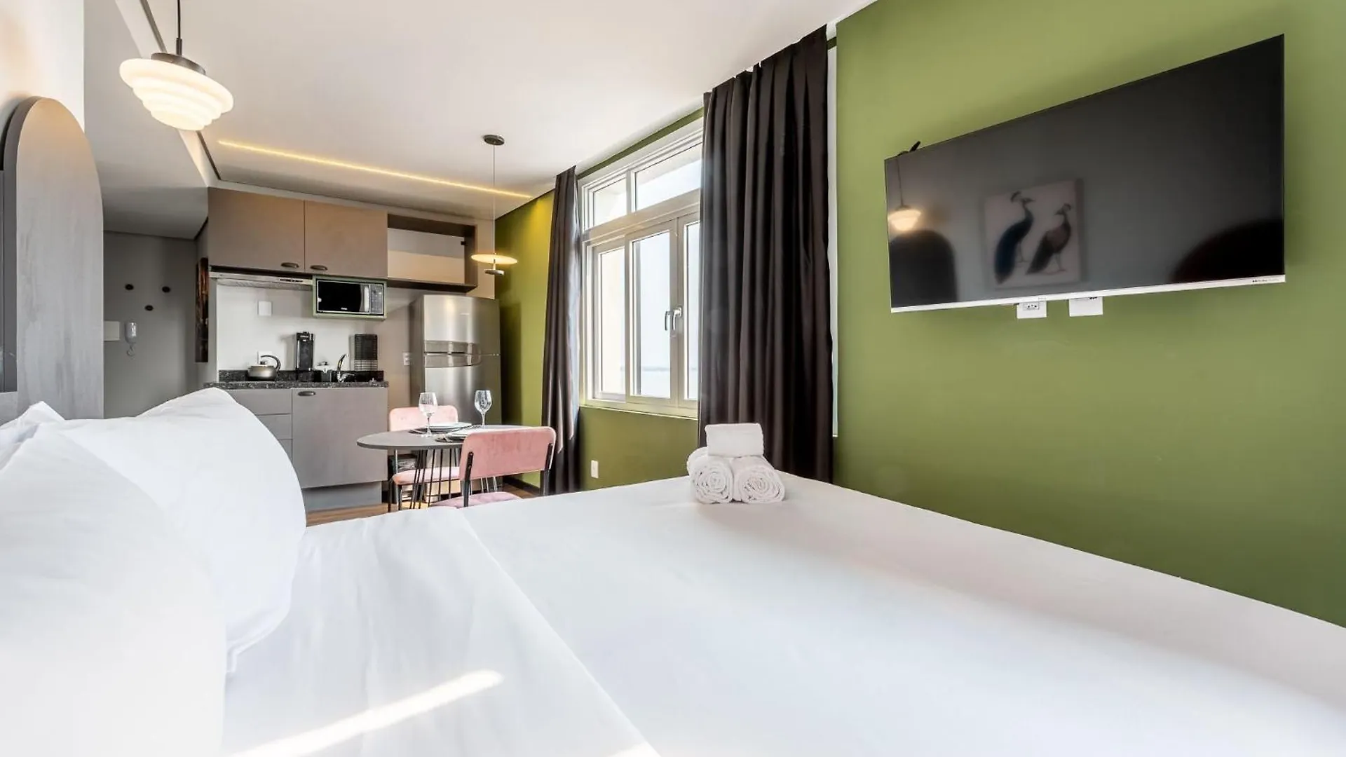 Xtay Cais Rooftop - Estudios Completos Com Wifi E Academia, No Centro Historico De Porto Alegre Апартаменты