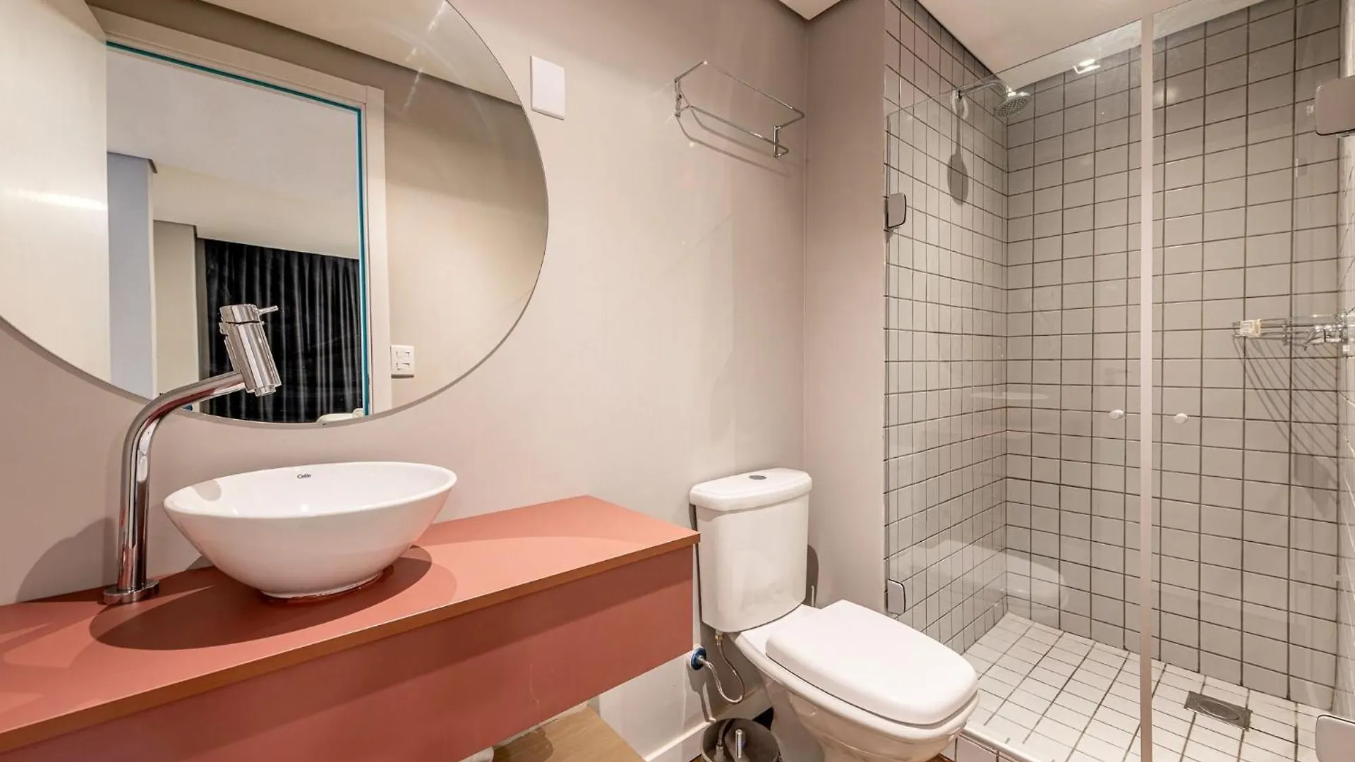 Xtay Cais Rooftop - Estudios Completos Com Wifi E Academia, No Centro Historico De Porto Alegre Апартаменты