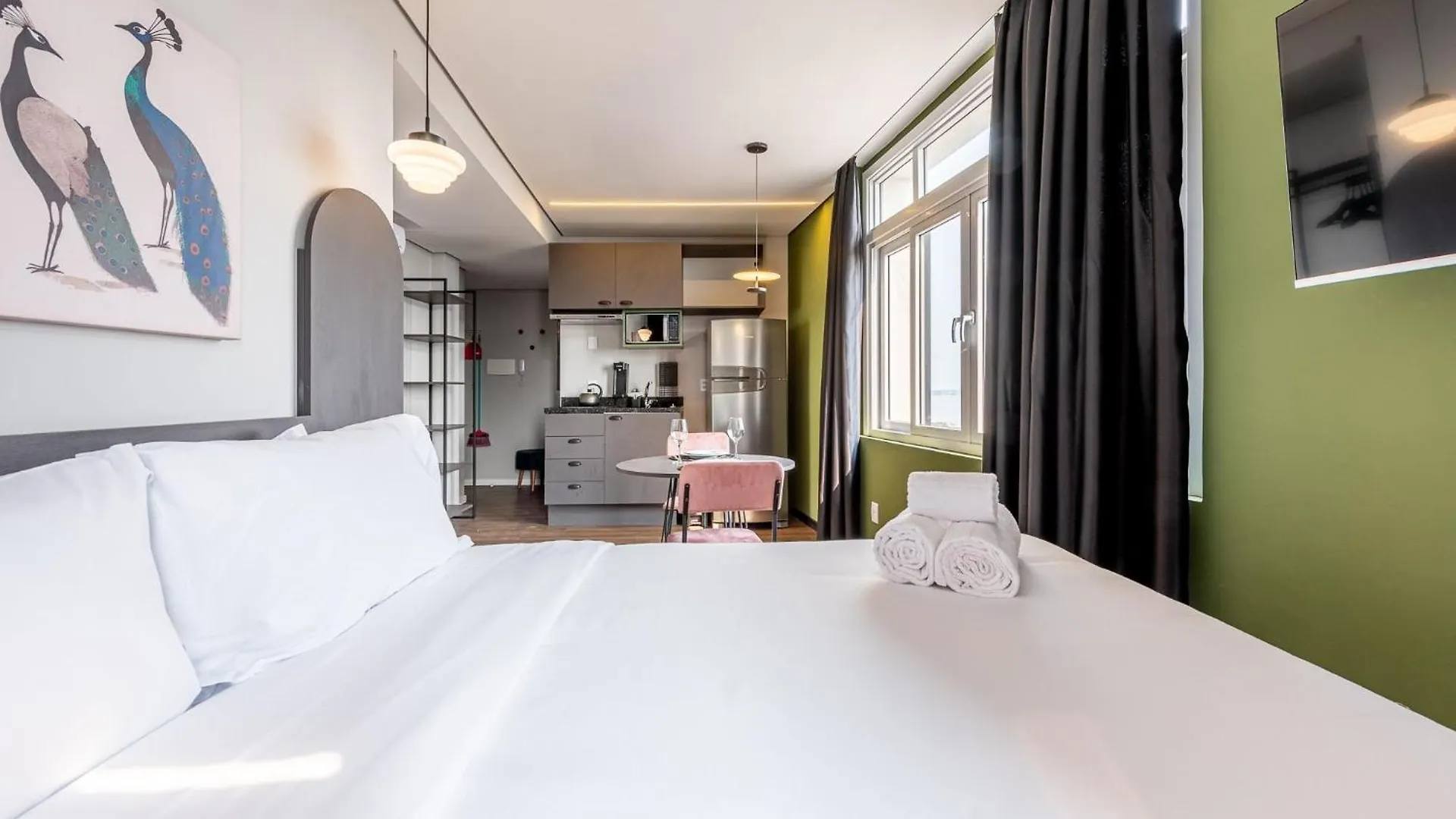 Xtay Cais Rooftop - Estudios Completos Com Wifi E Academia, No Centro Historico De Porto Alegre Апартаменты