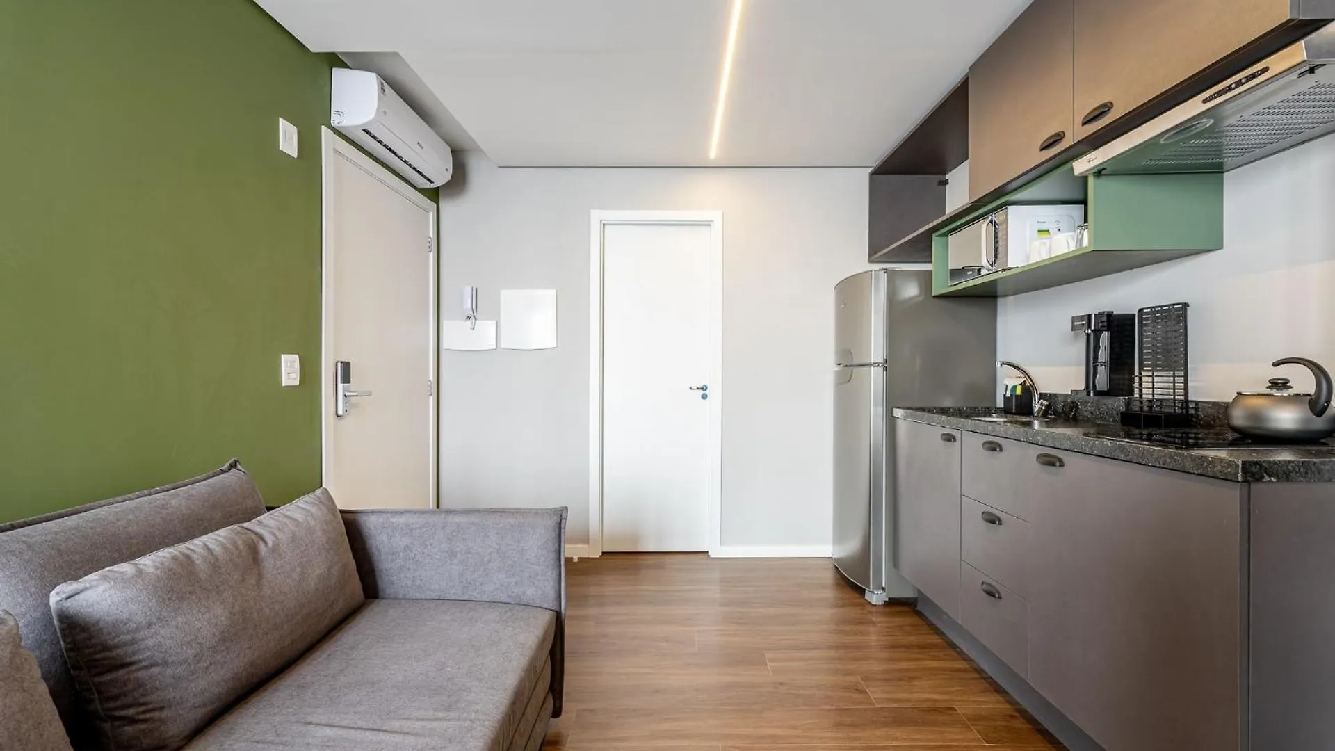 Xtay Cais Rooftop - Estudios Completos Com Wifi E Academia, No Centro Historico De Porto Alegre