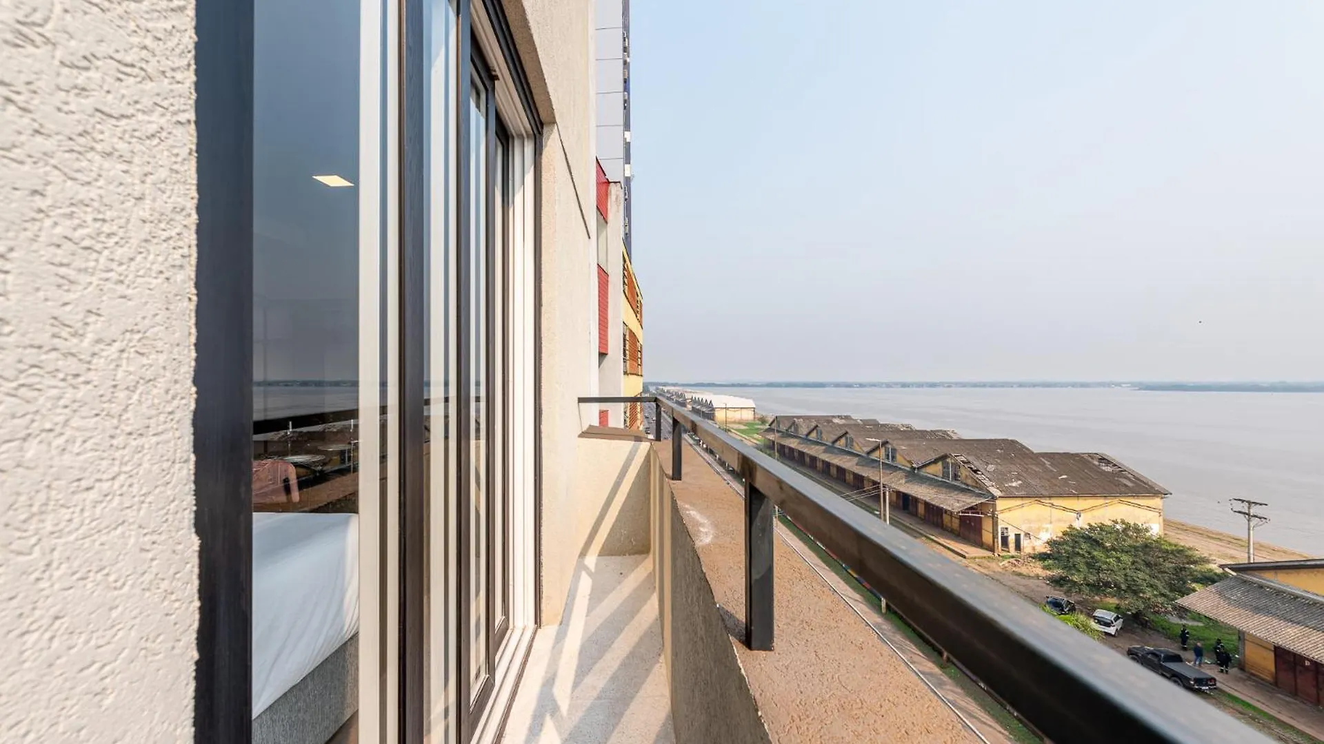 Xtay Cais Rooftop - Estudios Completos Com Wifi E Academia, No Centro Historico De Porto Alegre Бразилия
